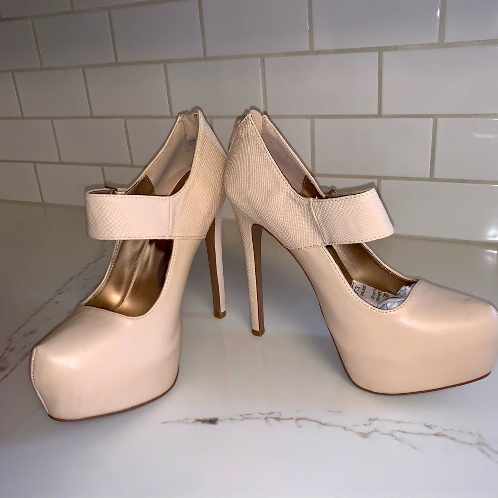 NEW Nude Heels